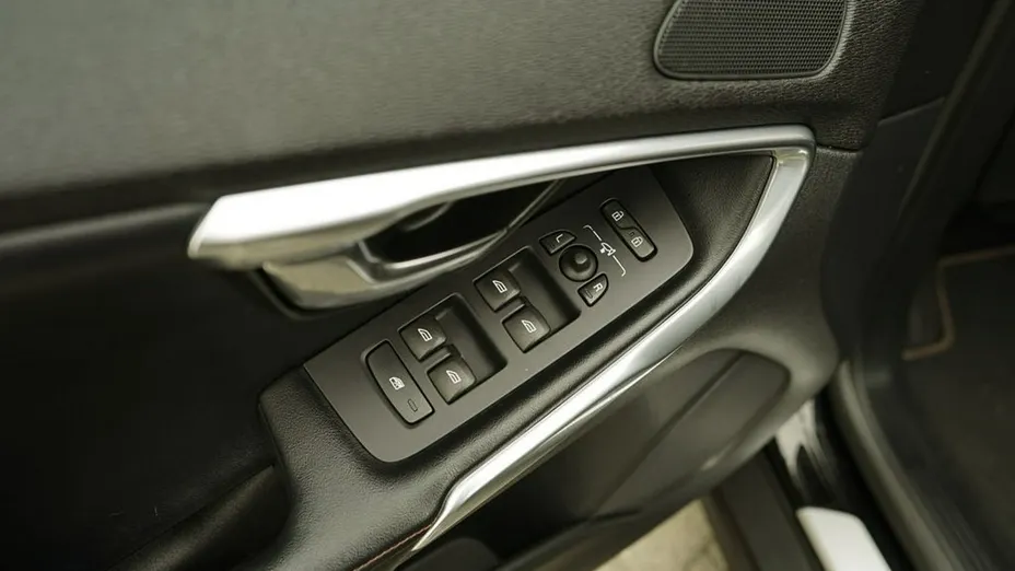 VOLVO V40 Cross Country -