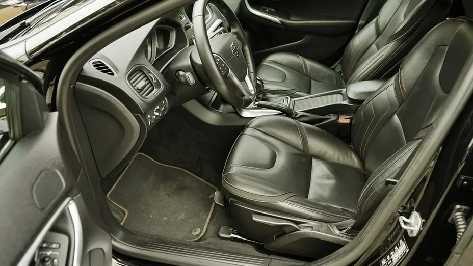 VOLVO V40 Cross Country -
