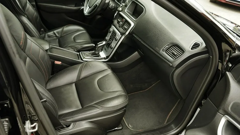 VOLVO V40 Cross Country -