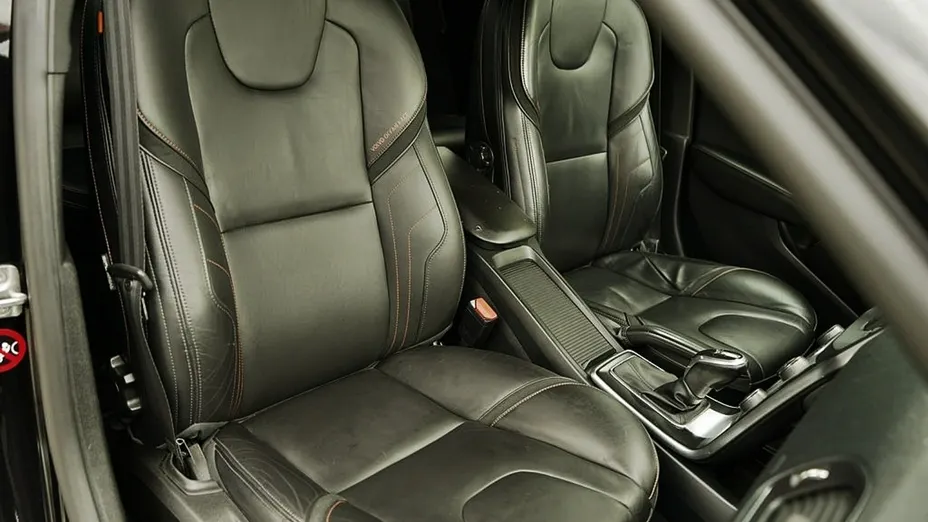 VOLVO V40 Cross Country -