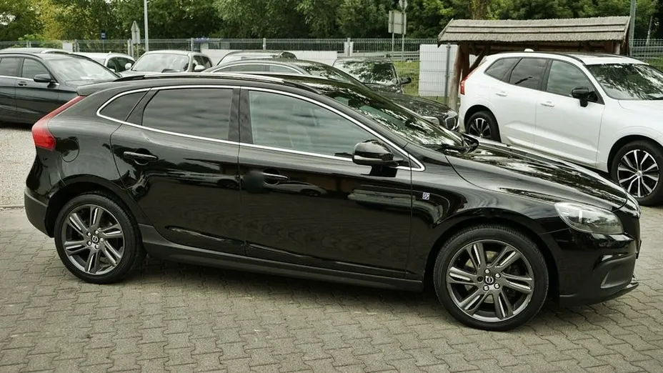 VOLVO V40 Cross Country -