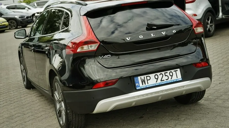 VOLVO V40 Cross Country -