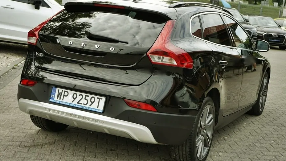 VOLVO V40 Cross Country -