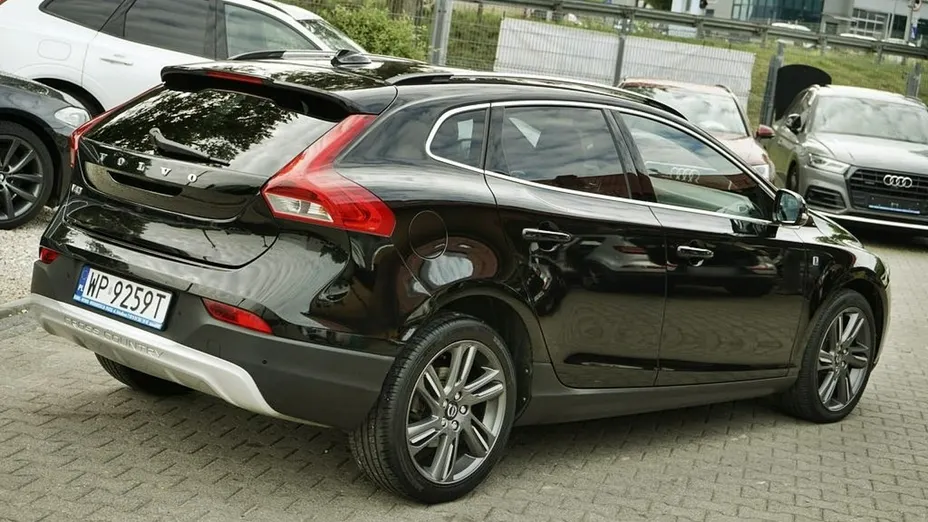 VOLVO V40 Cross Country -