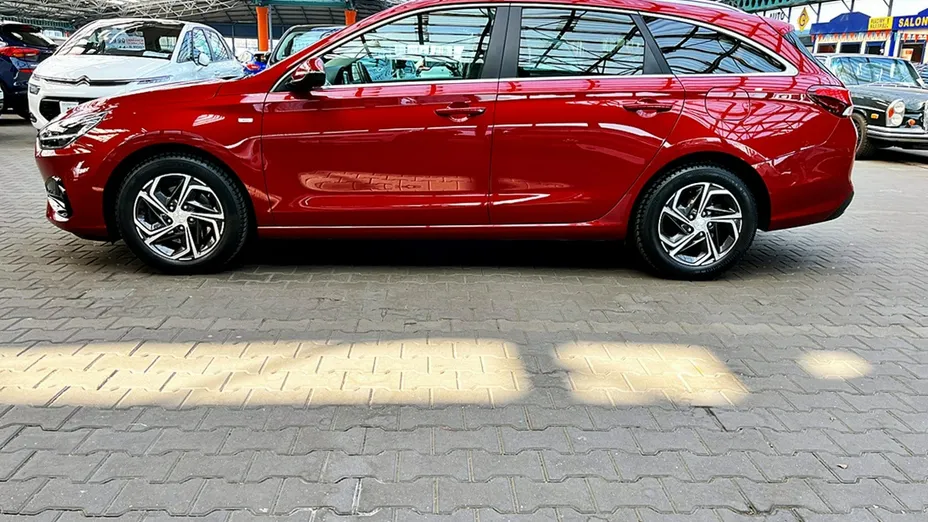 HYUNDAI i30 -