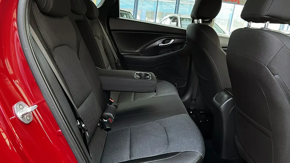 HYUNDAI i30 -