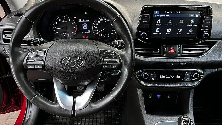 HYUNDAI i30 -
