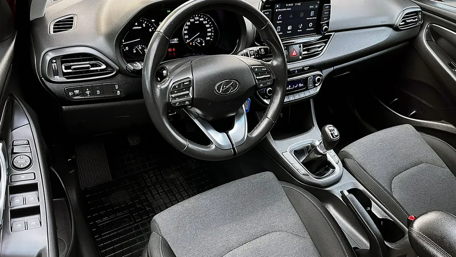 HYUNDAI i30 -