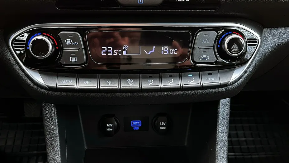 HYUNDAI i30 -