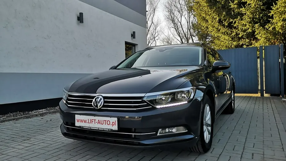 VOLKSWAGEN Passat -