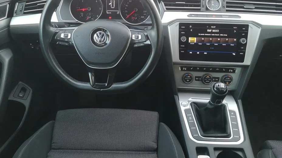 VOLKSWAGEN Passat -