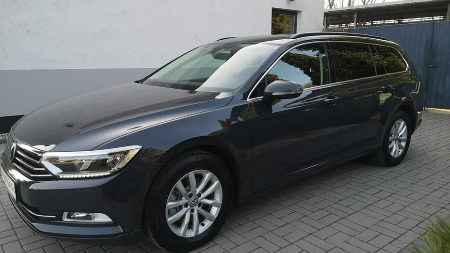 VOLKSWAGEN Passat -