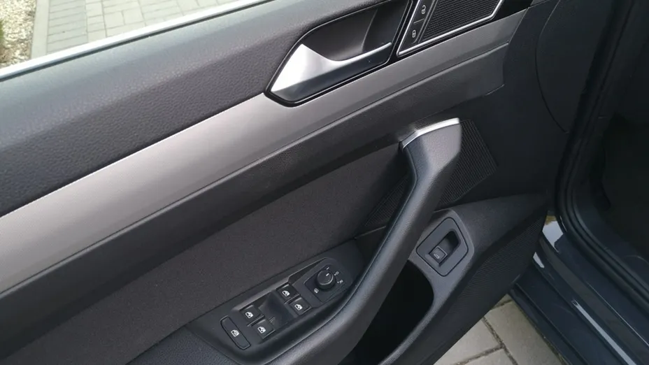 VOLKSWAGEN Passat -