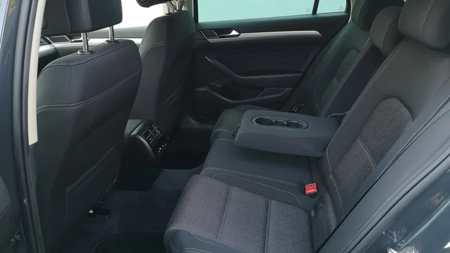 VOLKSWAGEN Passat -