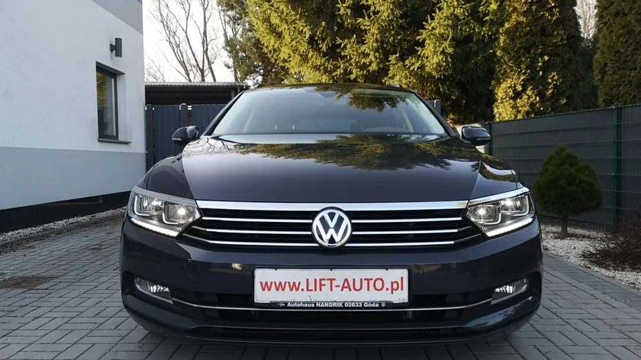 VOLKSWAGEN Passat -