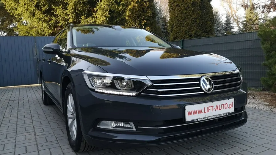 VOLKSWAGEN Passat -
