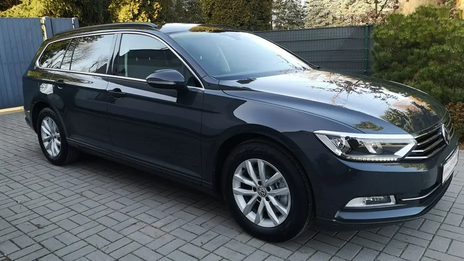 VOLKSWAGEN Passat -