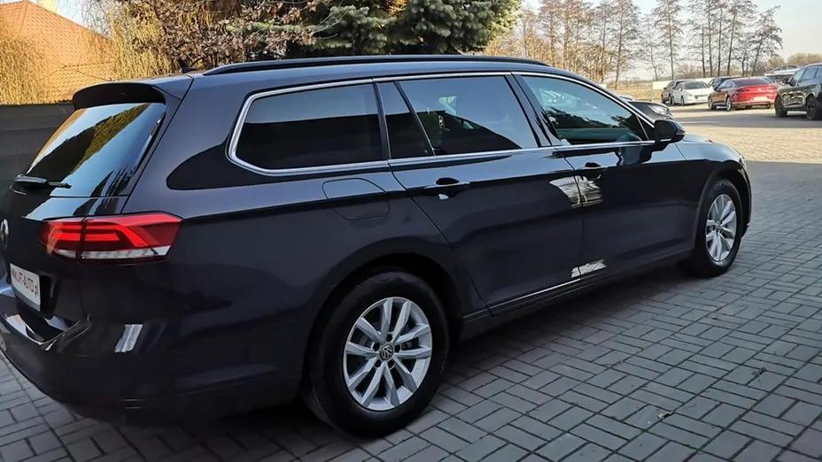 VOLKSWAGEN Passat -