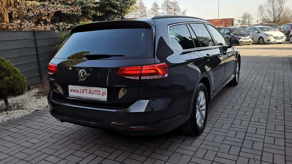 VOLKSWAGEN Passat -