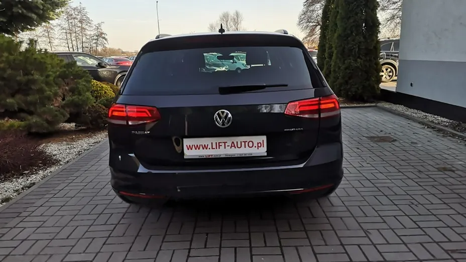 VOLKSWAGEN Passat -