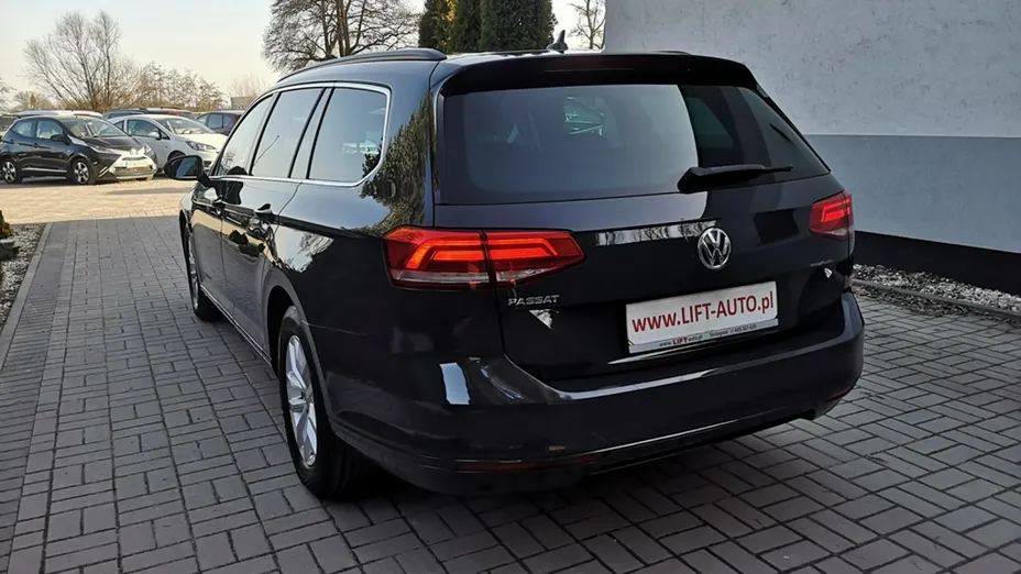 VOLKSWAGEN Passat -