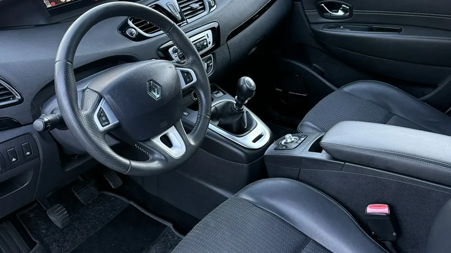 RENAULT Scenic -
