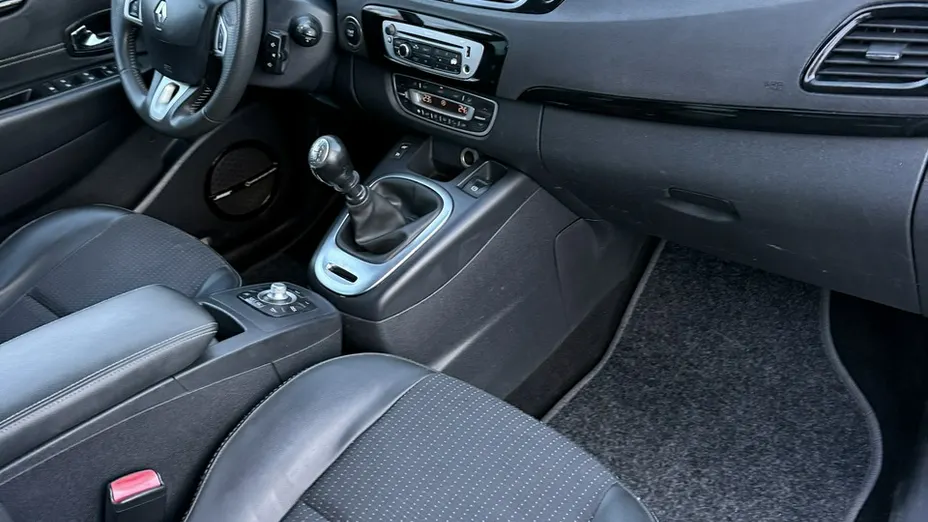 RENAULT Scenic -