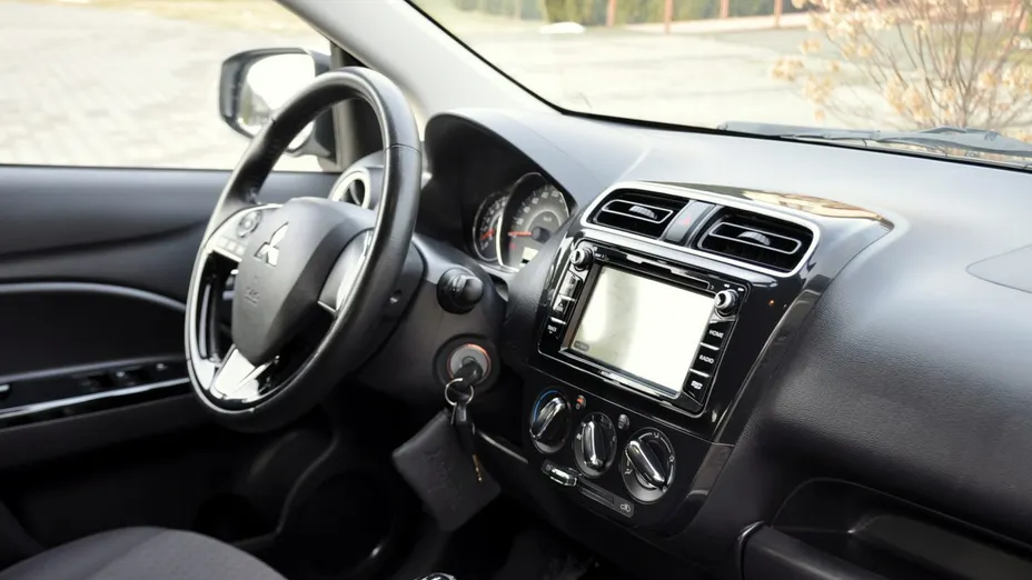 MITSUBISHI Space Star -