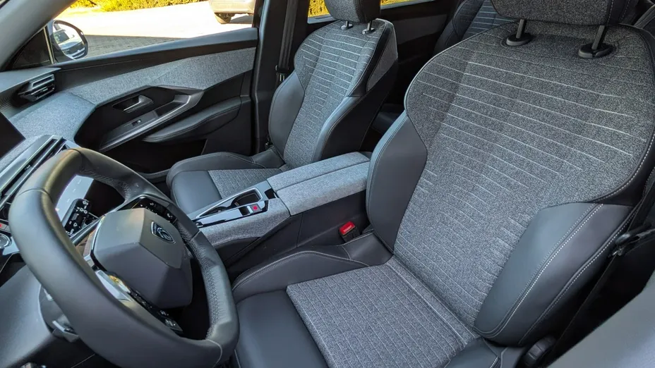 PEUGEOT 5008 -
