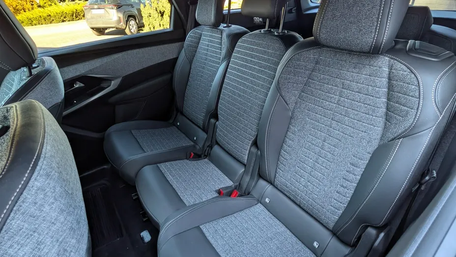 PEUGEOT 5008 -