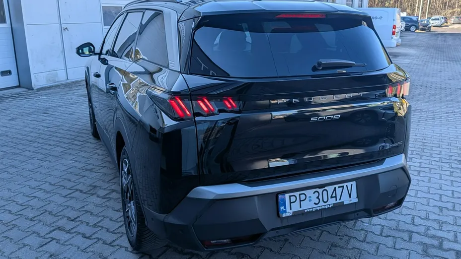 PEUGEOT 5008 -
