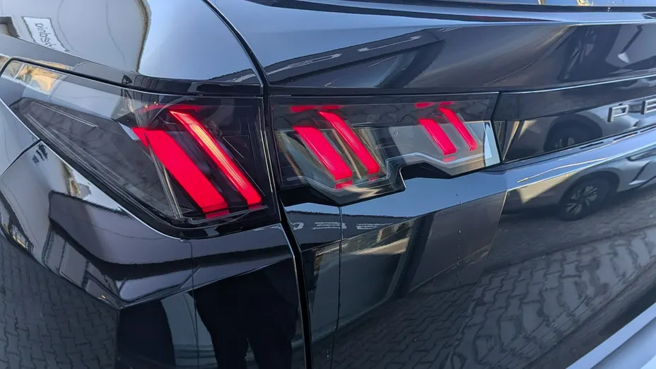 PEUGEOT 5008 -