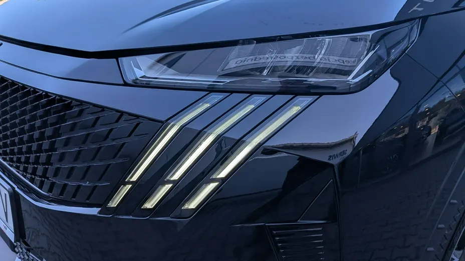 PEUGEOT 5008 -
