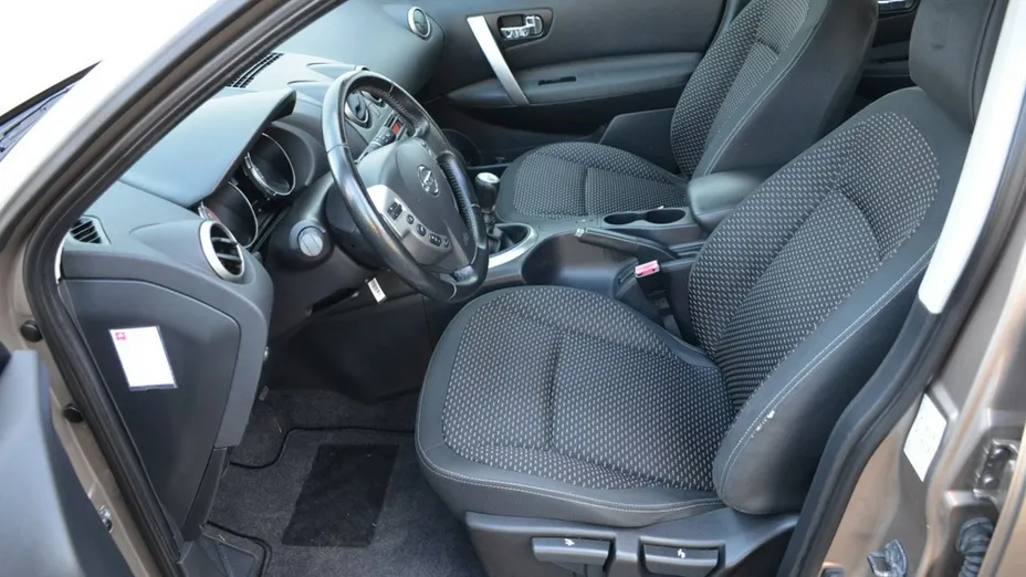 NISSAN Qashqai -