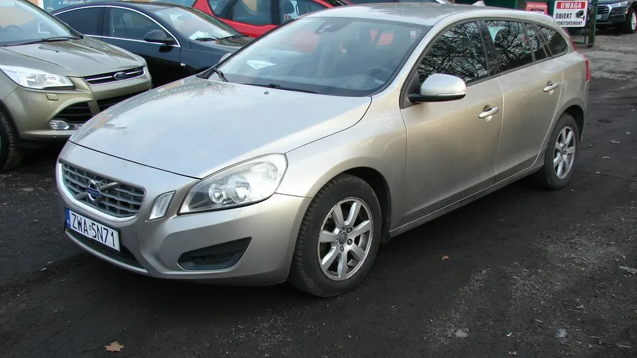 VOLVO V60 -