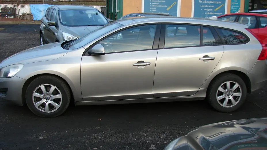 VOLVO V60 -