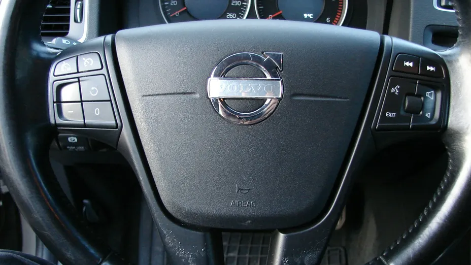 VOLVO V60 -