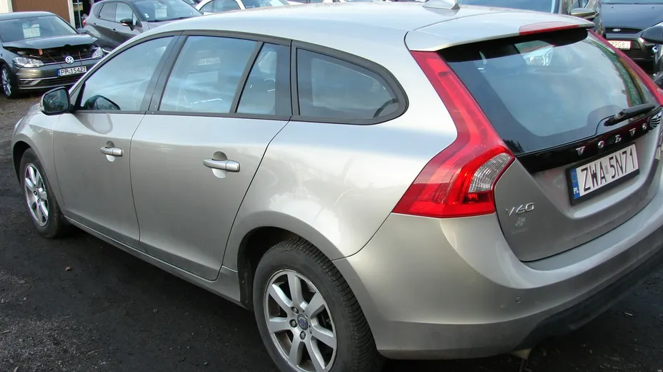 VOLVO V60 -