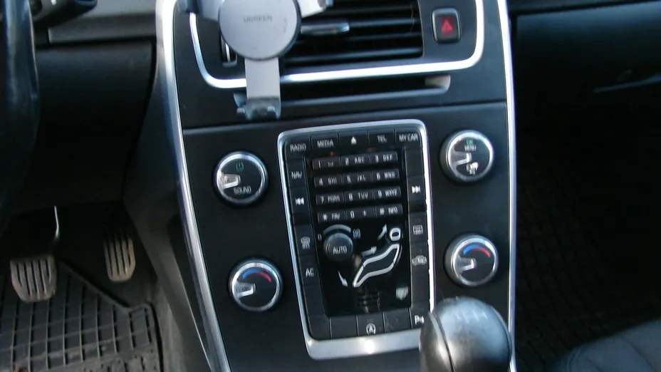 VOLVO V60 -