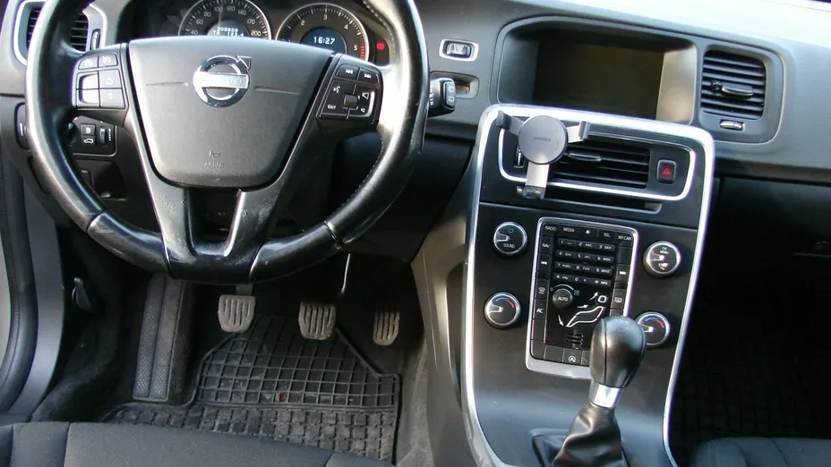 VOLVO V60 -