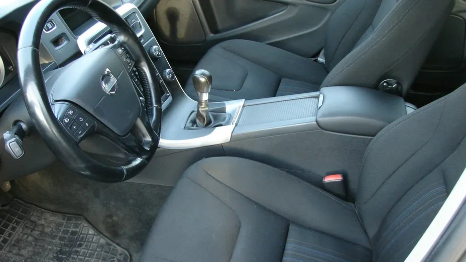 VOLVO V60 -