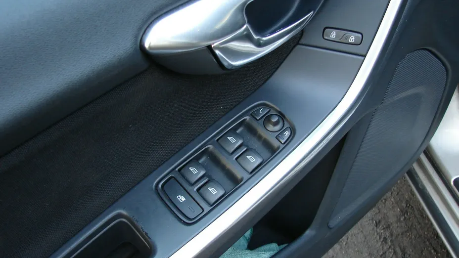 VOLVO V60 -