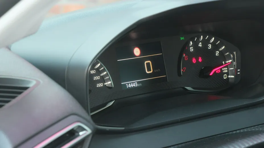 PEUGEOT 208 -