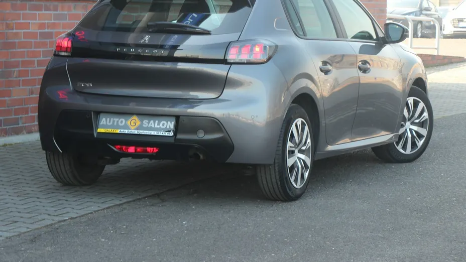 PEUGEOT 208 -