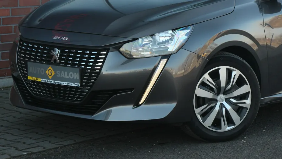 PEUGEOT 208 -