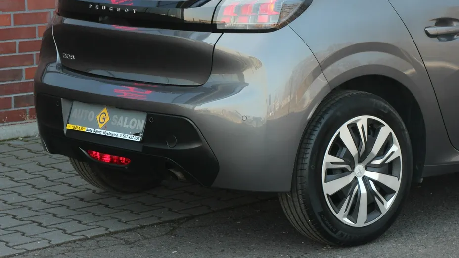 PEUGEOT 208 -