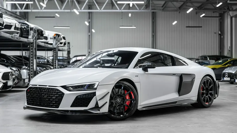 AUDI R8 -