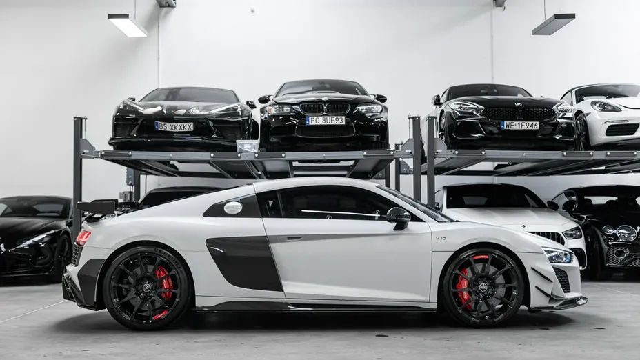 AUDI R8 -