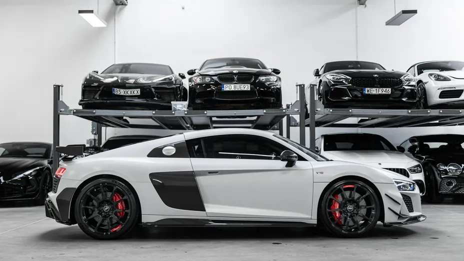 AUDI R8 -