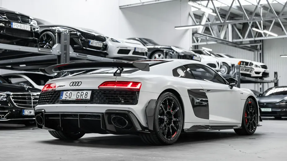 AUDI R8 -